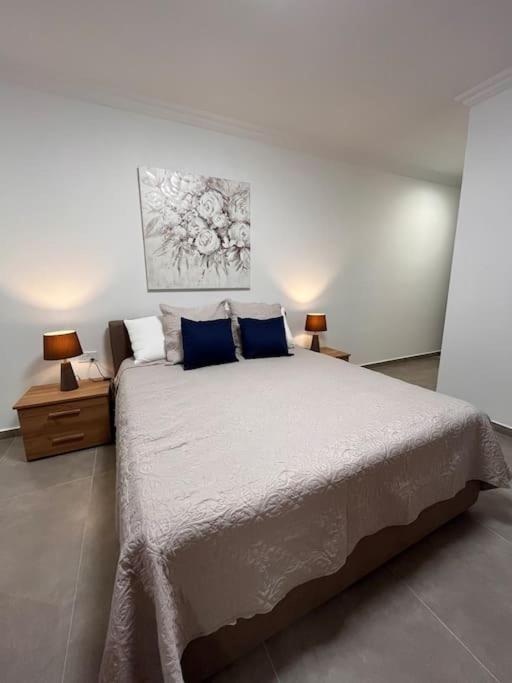 3 Bedroom Seaside Luxury Accommodation - Sleeps 8 St. Paul's Bay Exterior photo