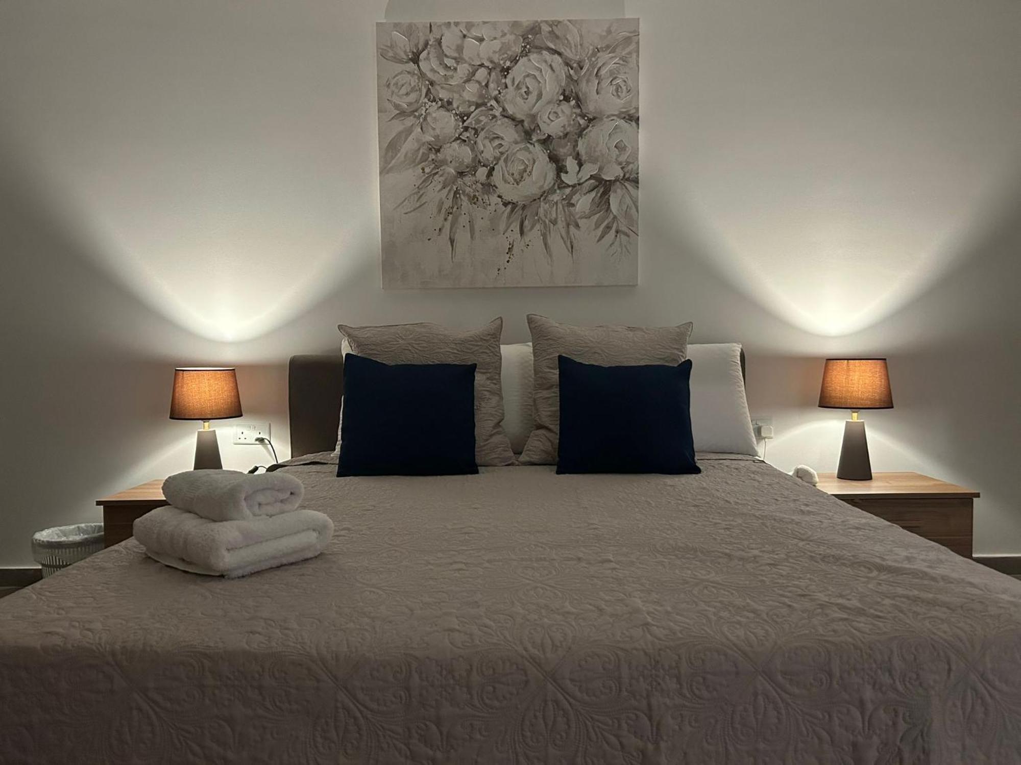 3 Bedroom Seaside Luxury Accommodation - Sleeps 8 St. Paul's Bay Exterior photo